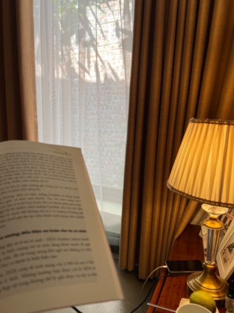 Sách rất hay & hữu ích. 2 vợ chồng đọc & nghiền ngẫm mỗi tối. Khá nhiều kiến thức mới tinh nên phải note lại.

Sách được bọc cẩn thận, nguyên seal 4 cuốn rất đẹp & nét. Nói chung rất là ưng, nên mua ạ