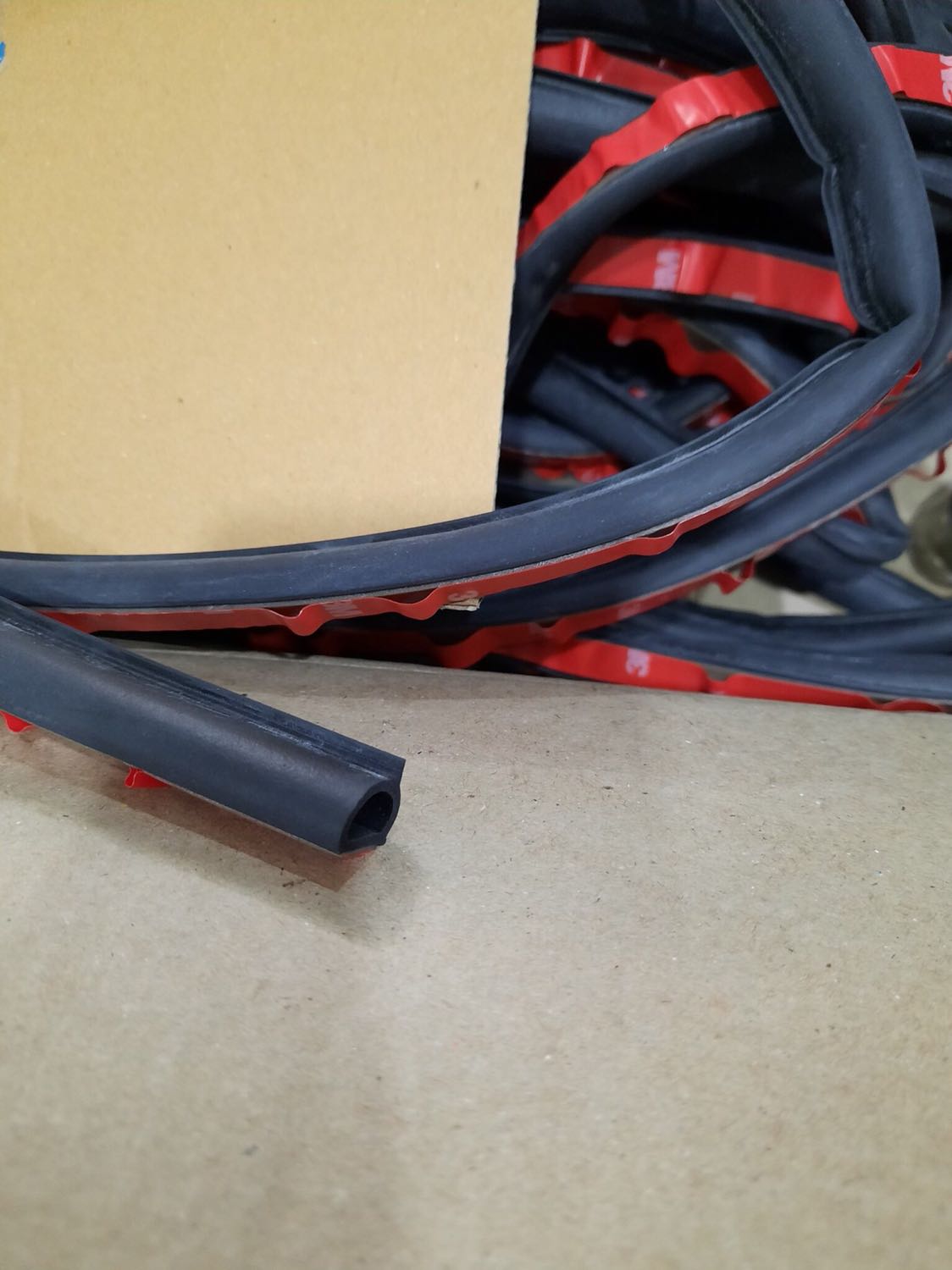 Mình nhận được sản phẩm thế này không giống trên hình, shop có giao lộn không