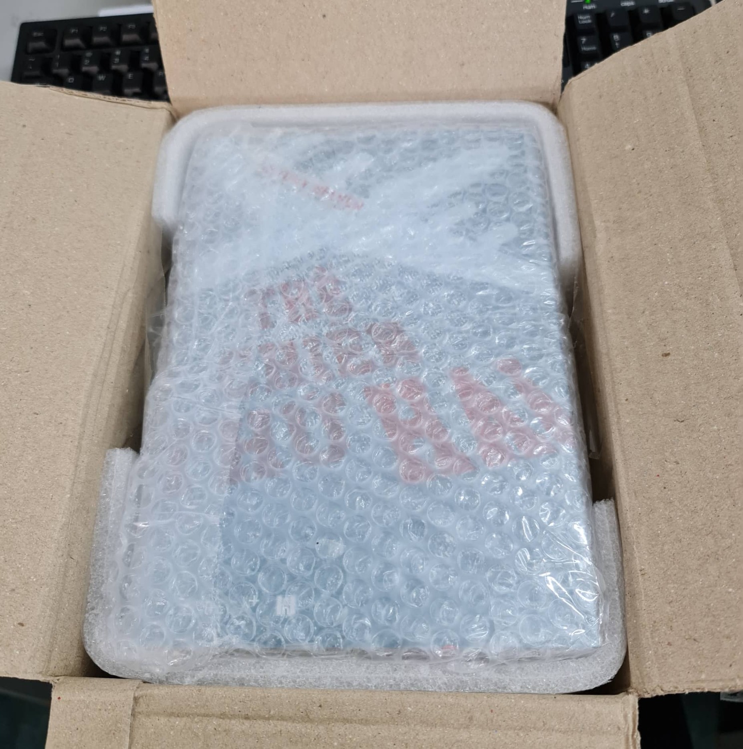 Sáng đẹp, đóng gói chắc chắn. Hàng giao nhanh. Sẽ ủng hộ Tiki + shop.