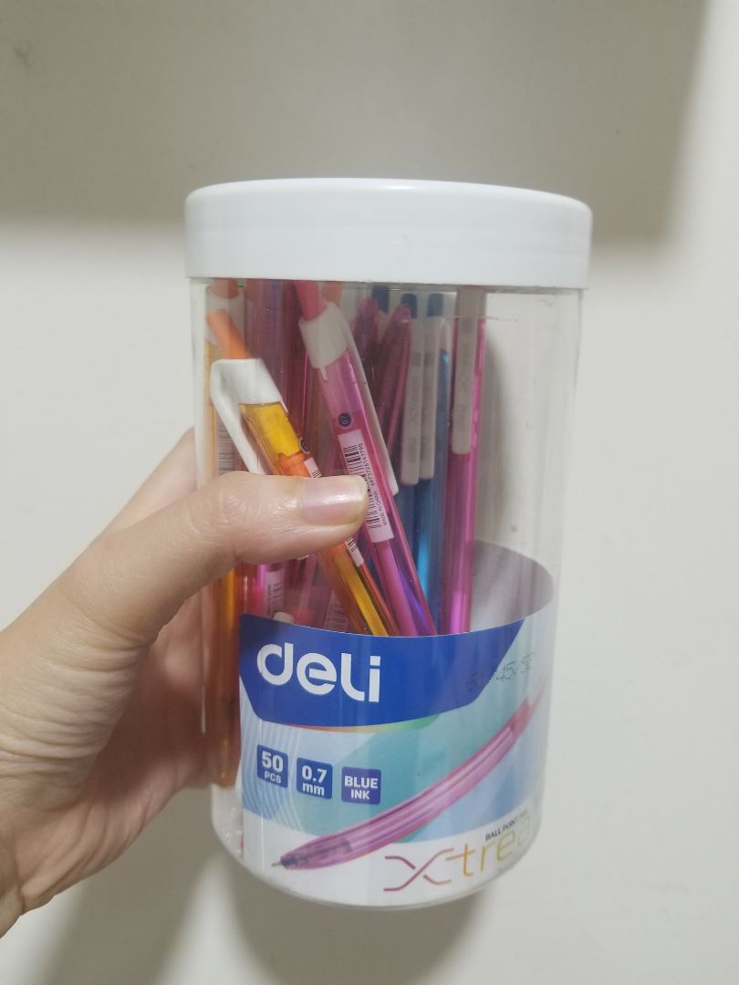 mình mua về để viết sổ, không biết do hợp với giấy hay bút mà khi viết bút viết rất êm tay, dễ chịu, mực ra đều, mua xài 20 cây để viết cho đã, không lo lại hết bút rồi gián đoạn việc suy nghĩ của mình, hihi :)