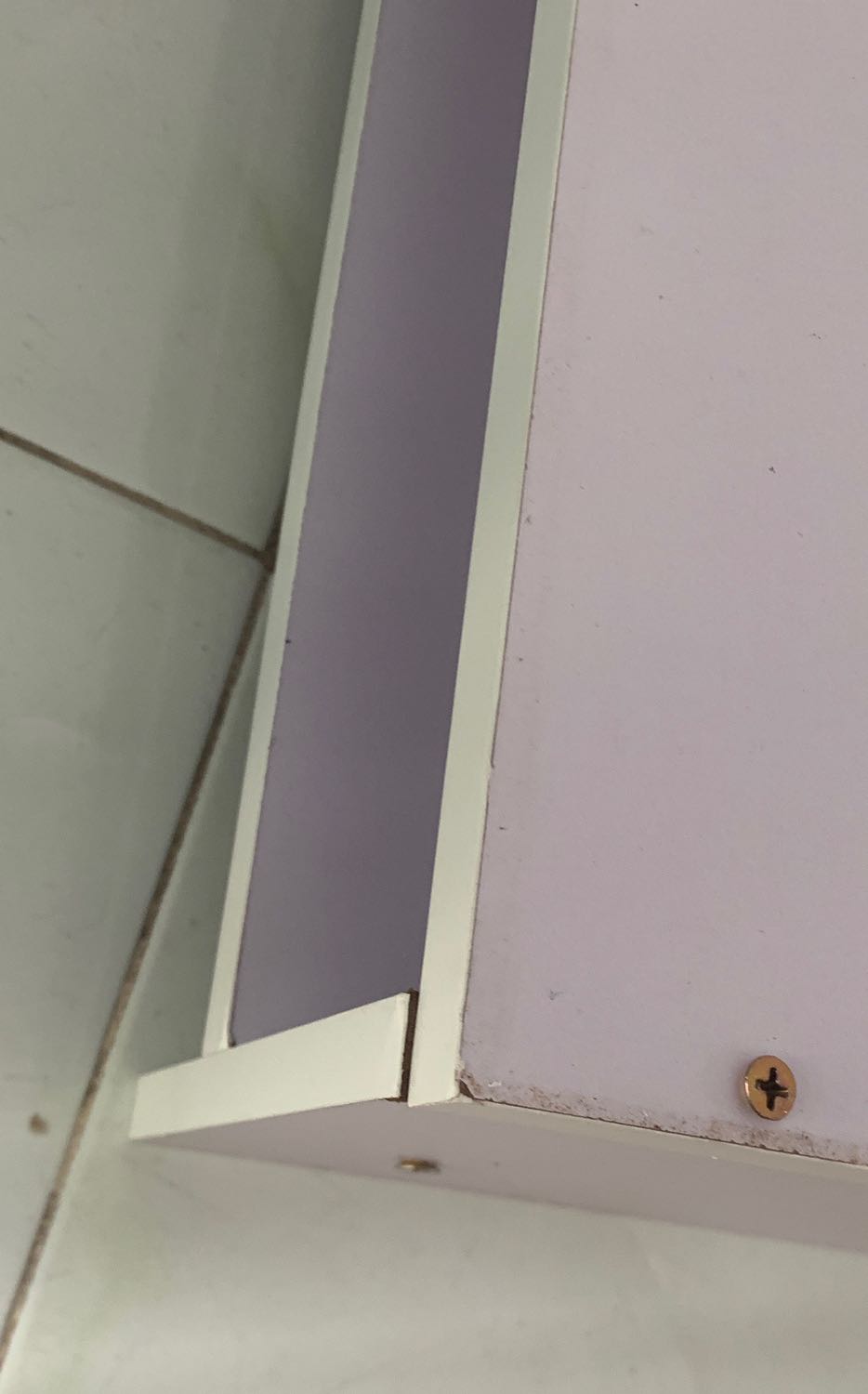 Miếng gỗ nhìn nham nhở, bể góc, lem sơn đen không chùi ra được. Vị trí bắt ốc thậm chị còn không khớp nhau, khiến kệ bị lệch.
Không đáng mua. Miếng gỗ nhìn nham nhở, bể góc, lem sơn đen không chùi ra được. Vị trí bắt ốc thậm chị còn không khớp nhau, khiến kệ bị lệch.
Không đáng mua.