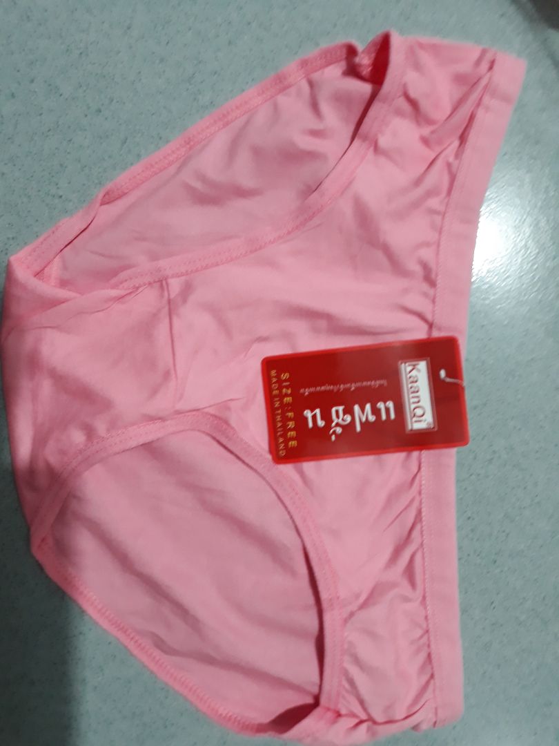 Sản phẩm không giống mẫu. Mẫu giống quần mình đã từng mặc rồi, mịn, mặc mát nên thấy mẫu mình mới mua ngay 2 chục. Nhưng khi nhận hàng thì thấy không phải mẫu mình muốn mua. Tuy nhiên thì sản phẩm mình nhận thì màu và chất liệu vải cũng được. Nhưng mình vẫn mong Tiki lần sau mẫu sao thì bán như vậy nhé