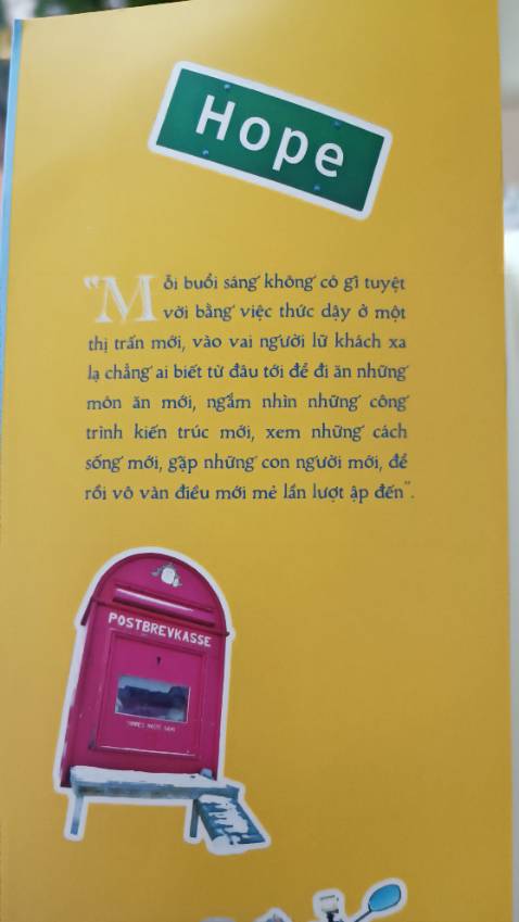 Thật tuyệt vời khi là độc giả được nhận sách trong lần phát hành đầu tiên và có chữ ký của tác giả!
