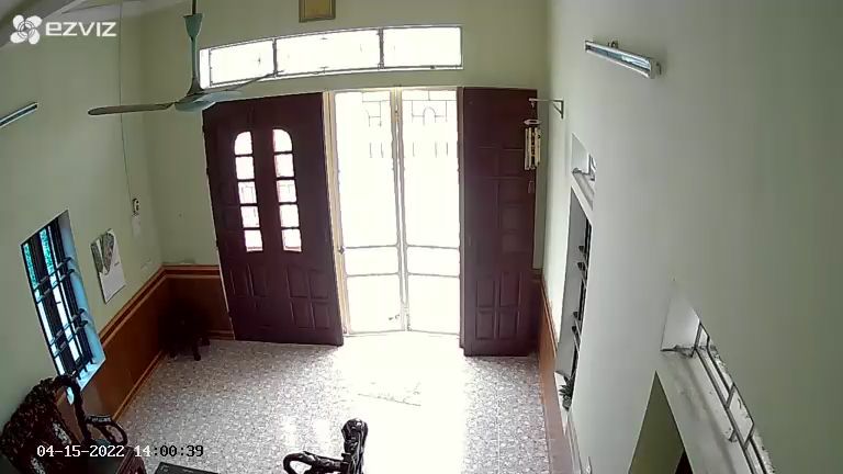 tư vấn nhiệt tình, sp có chế độtheo dõi đối tượng, theo dõi chuyển động( chụp ảnh khi có chuyển động trong khung hình), có đàm thoại,  có hồng ngoại, có màu ban đêm, 32gb lưu được tầm 3 -5 ngày,xem lại thì mượt,  xem trực tiếp thì hình ảnh chậm, giật lag so với ảnh thật ( chậm do cam ko pải do mạng). tiếp tục ủng hộ shop