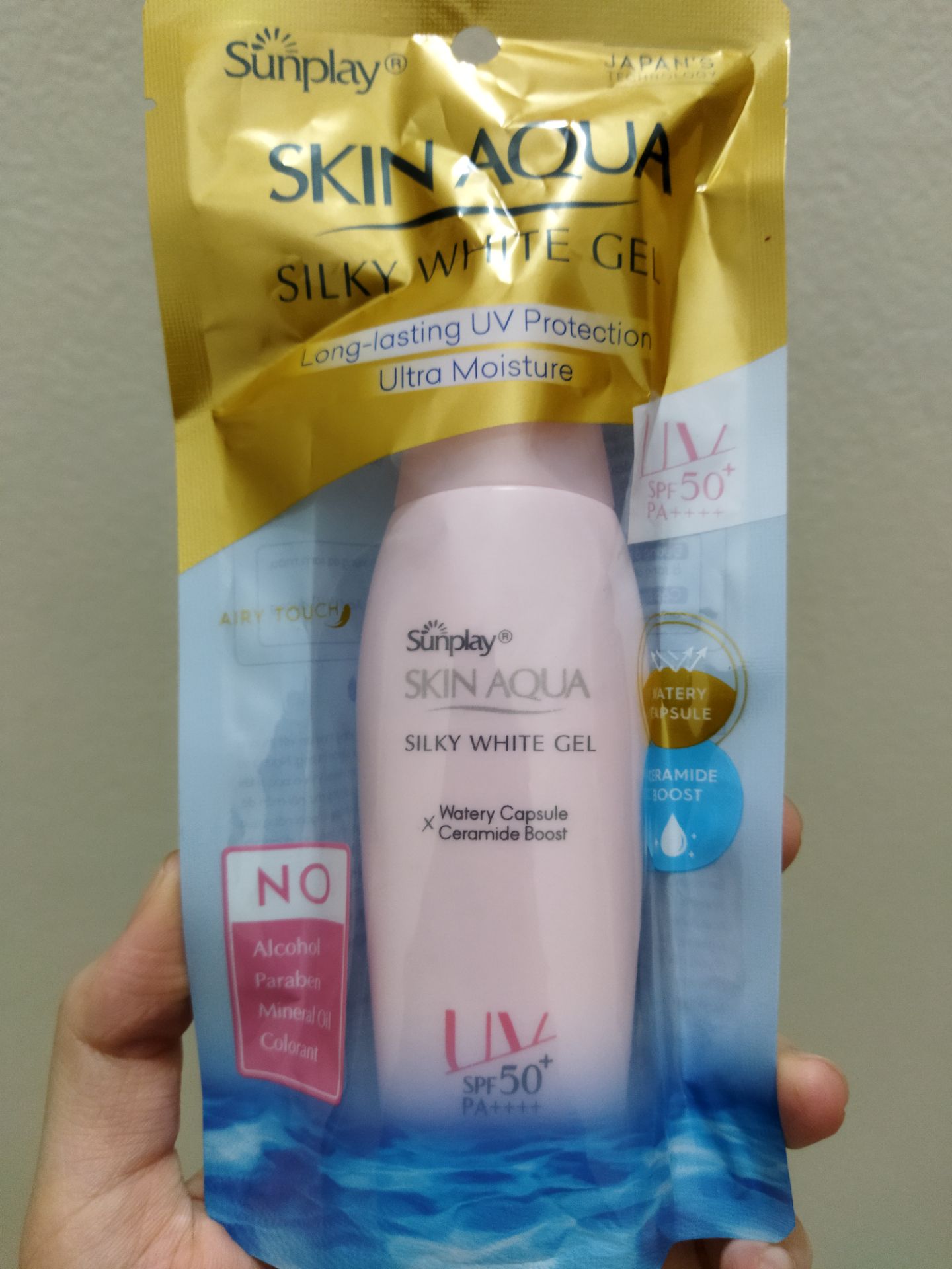 tìm hiểu một thôi một hồi mình lựa e kcn này vì giá hợp lý mà bảng thành phần không quá nhiều chất gây kích ứng. Dùng trên da thấm nhanh hơi dính lúc đầu về sau    lại nhẹ hơn.