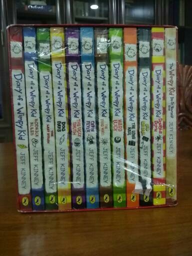 Hàng giao chậm hơn dự kiến nhiều. Mặc dù được đóng gói nhưng phần góc của hộp vẫn bị cấn nên nhìn không đẹp.