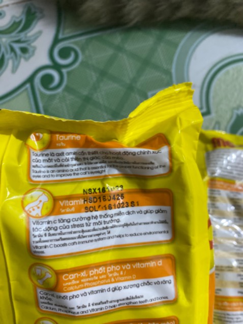 Sản phẩm giao lần 1 đã quá hạn sử dụng. Mình đã báo cáo và được thu hồi sản phẩm nhưng shop giao sản phẩm lần 2 vẫn là những gói hàng cũ, đã hết hạn sử dụng