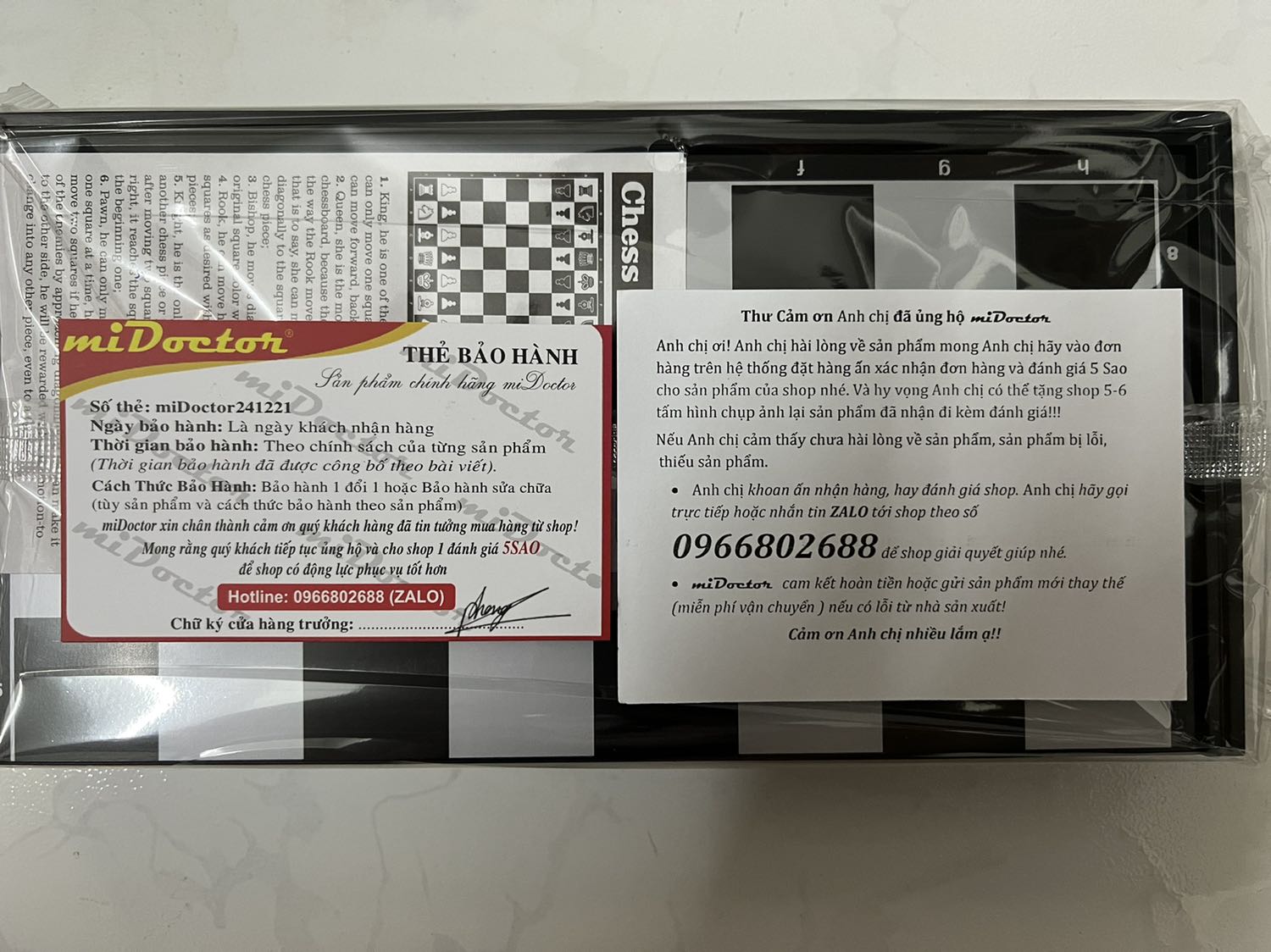Rất là hài lòng về sản phẩm này. Đóng gói chỉn chu, tỉ mỉ. Riêng bộ bàn cờ thì rất mịn, cảm giác sờ vào mặt bàn cờ rất thích. Màu sắc của các quân cờ ổn, nhưng không biết có bền theo thời gian hay không, lau chùi có bị phai màu không?
Nói chung chất lượng trong tầm giá này là rất tốt.