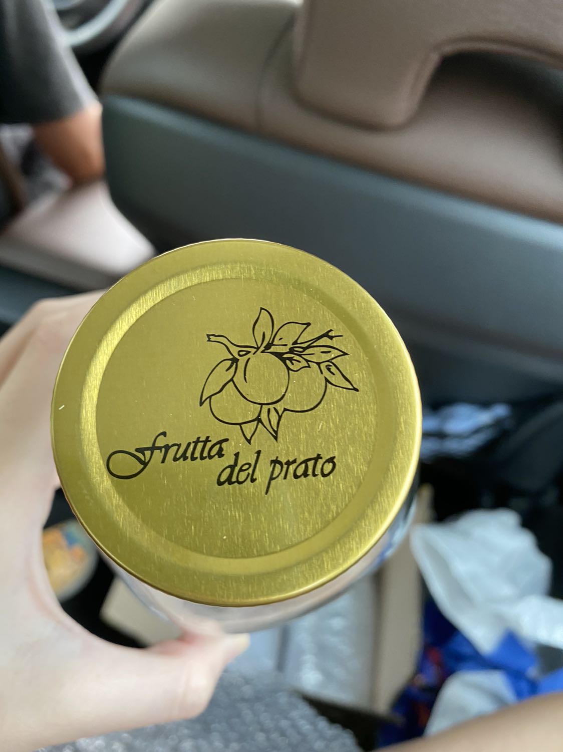 Ko phải chai thuỷ tinh Ý Quattro Bormiolli Rocco như miêu tả 
Tịki hoàn hàng, trả tiền giúp tôi.