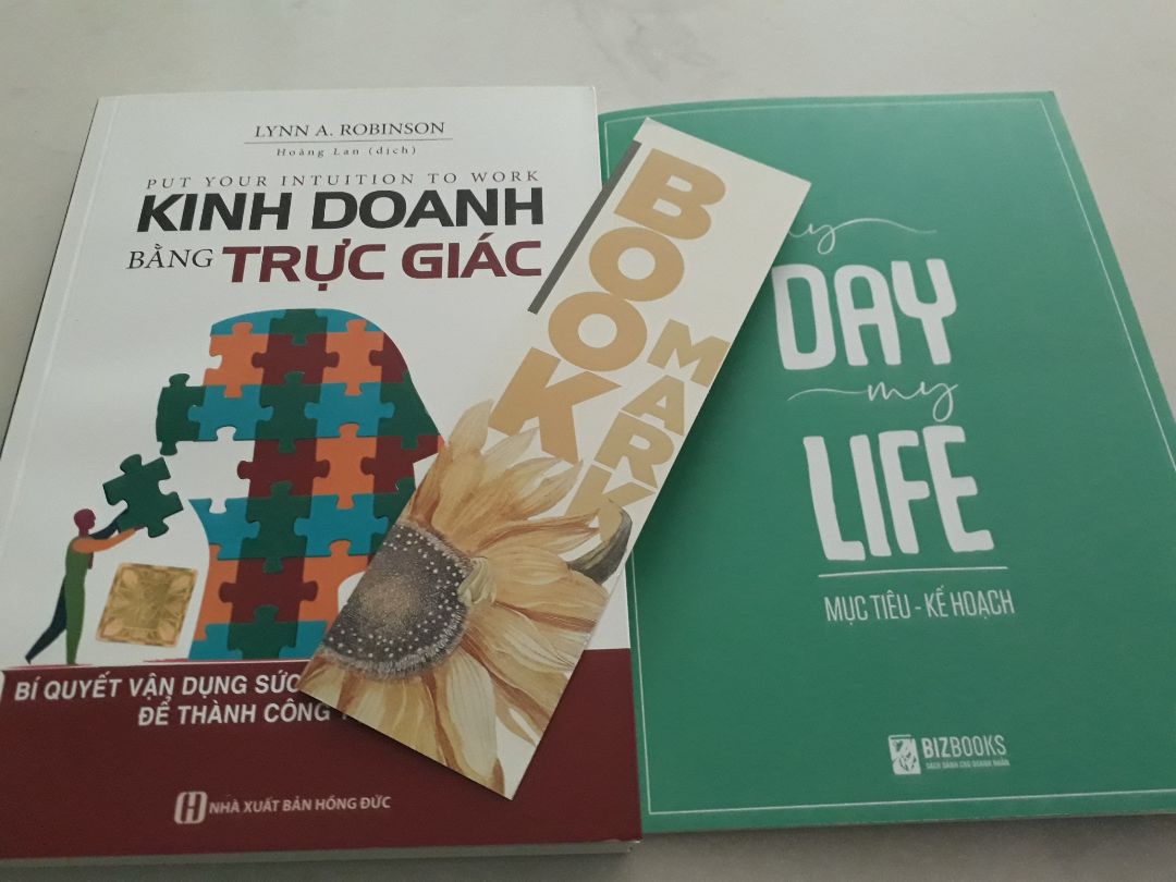 Sách hay. Tuyệt vời tặng cả sổ tay mục tiêu kế hoạch và bookmark xinh xắn. Cảm ơn, cảm ơn, cảm ơn.