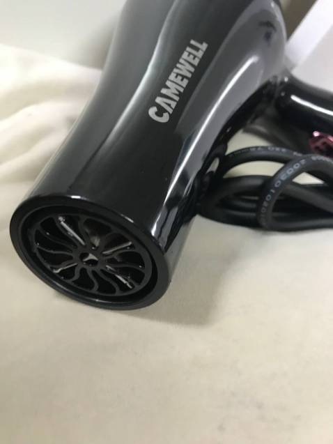 tiki giao hàng nhanh mặc dù hộp hơi bị méo chắc do vận chuyển nhưng bên trong không có vấn đề gì. sản phẩm đúng như hình và xài thử tốt.