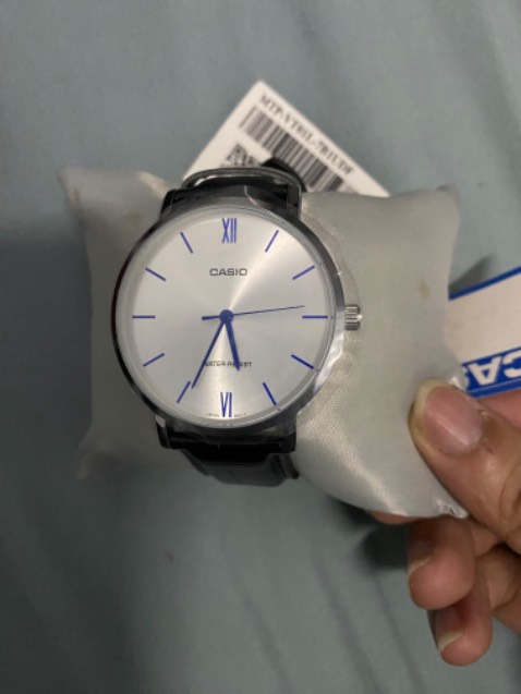 Đúng mẫu, mới, đủ hộp thẻ bảo hành, có mã bảo hành điện tử.