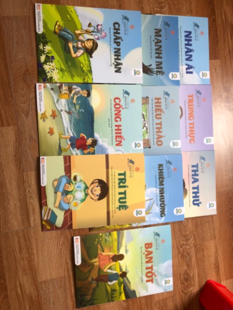 Sách rất ý nghĩa.dễ hiểu.trẻ con người lớn đều phù hợp.phù hợp hơn nữa với những người nhận diện ra là mình đang bị tham sân si chi phối.những phụ huynh đang nuôi dạy con.đang rèn mình và rèn con. Shop giao hàng đúng hạn.đóng gói ok. Bke đc dẫn dắt bởi thầy TRẦN VIỆT QUÂN luôn là 1 tổ chức rất nhân văn giống như những gì mà họ đã trao đi. Thật may mắn cho những ai có cơ hội biết đến thầy và Bke.