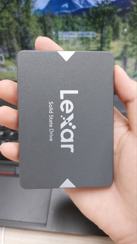 Giao hàng nhanh, em mới order hồi trưa, vừa ăn trưa xong, tính nằm ngủ chợp mắt là có anh shipper đã giao tới luôn, tươi vui niềm nở. Cảm ơn anh shipper chạy xe giữa trưa. Hãng Lexar thì ngon lành rồi. Nay có giá tốt, em phải rước 1 em SSD về *** Linux, Windows cho đã cái nư mọi người à. Vote 5 sao vì đang có giá quá tốt.