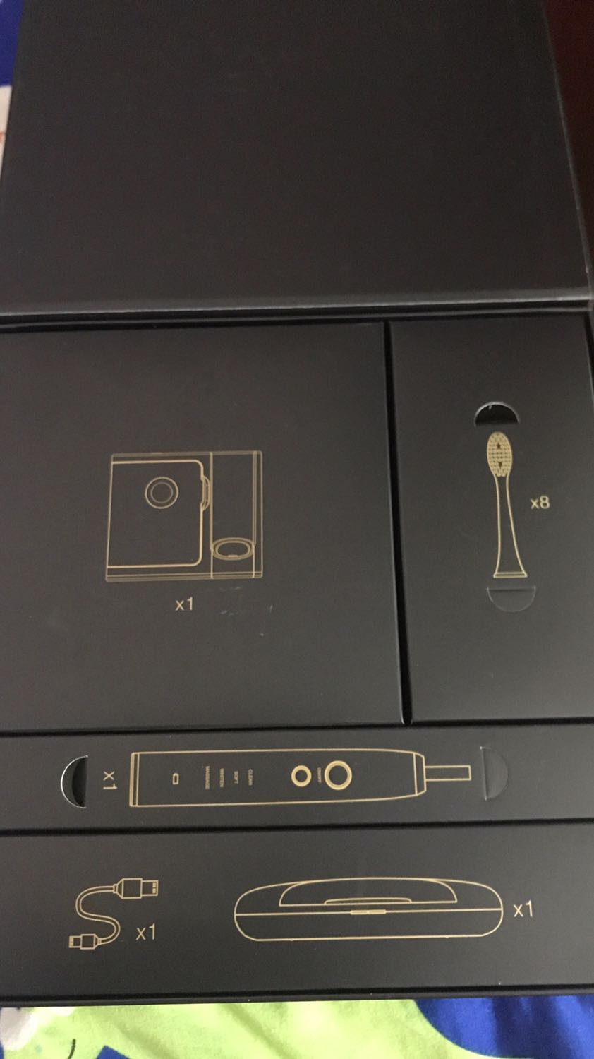 Tiki giao hàng nhanh, đóng gói lịch sự, đẹp mắt, còn có 8 loại đầu bàn chải khác nhau