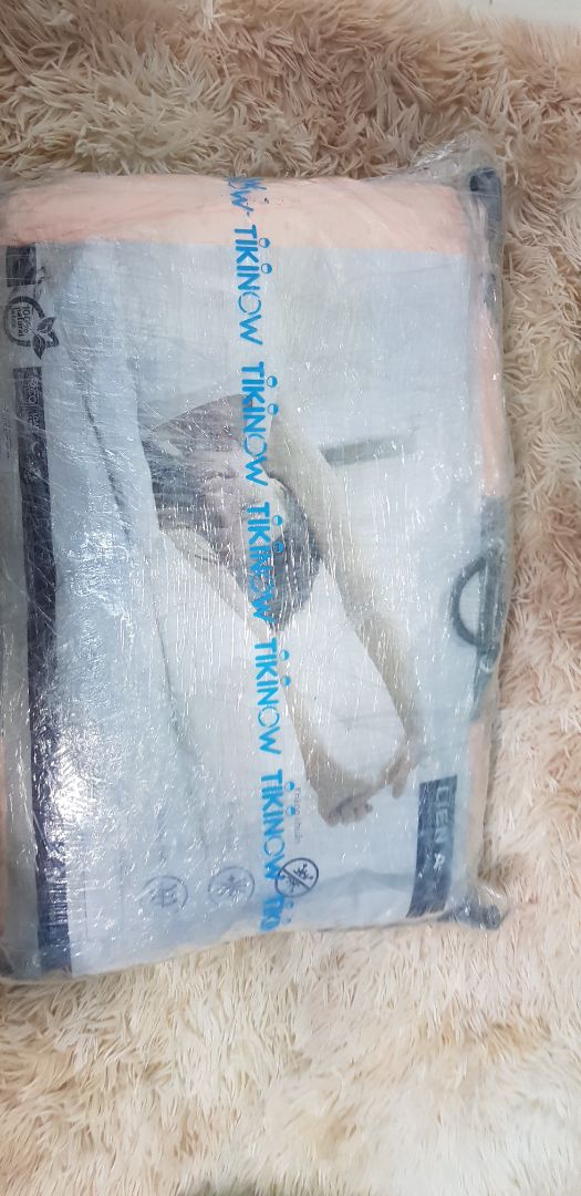 cực kỳ hài lòng, nếu cơ 10 sao mình sẽ cho luôn. mình khó ngủ và nhạy cảm vs gối nằm, mình mua 2 cái gối của 2 hãng khác rồi cuối cùng dc bạn giới thiệu cho loại oval này của liẻn á. Độ dày gối vừa phải, nằm êm, cổ ko cấn vì có độ đàn hồi, bị cái còn mùi cao su chưa quen lắm.