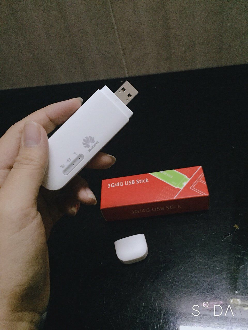 Tiki giao nhanh và đóng gói cẩn thận. Chiếc USB WiFi này mình thấy dùng tốt, nhỏ gọn, tiện lợi khi mình đi du lịch hoặc làm việc với laptop ở bên ngoài. Duy chỉ có cái mỗi lần dùng là phải cắm sạc nên phải đem theo củ sạc hoặc sạc dự phòng, nhưng cái đó cũng ko quan trọng lắm. Hy vọng là dùng lâu bền.