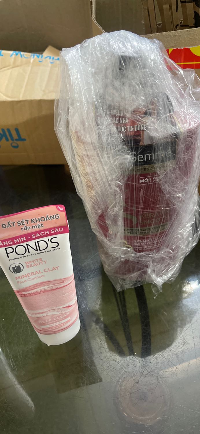 Đóng gói rất kỹ, hàng nhìn tốt, hy vọng chắt lượng tuyệt vời chính hãng. Lần đầu mình dùng chai màu đỏ kg biết thế nào. Hợp và tốt sẽ mua nữa