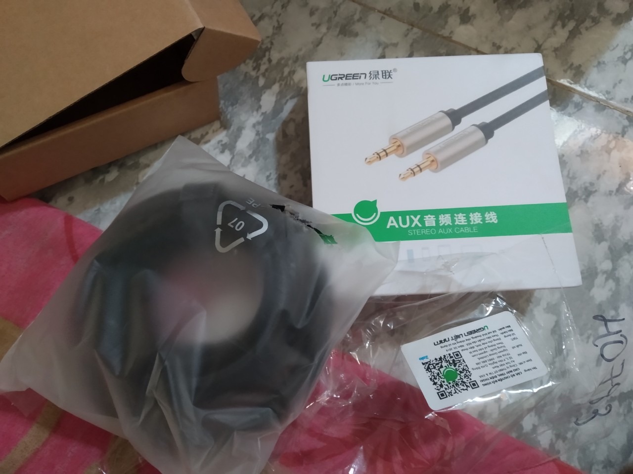 Mình từng mua ở shop 1 lần rồi, nên tin tưởng. Giờ mua lần 2 thì lại giao không đúng với sản phẩm mình đã mua, mua Dây Audio chuyển tai nghe 3.5mm đầu cái sang 2 đầu Mic và Tai nghe đầu đực mạ vàng dài 20CM UGREEN mà giờ khi bóc ra thì lại là cáp bộ chuyển đôi đung cho đt laptop