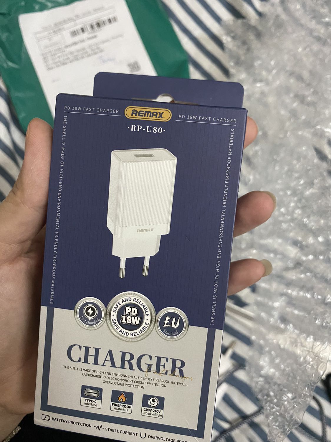 Ship hàng nhanh, shop đóng gói cẩn thận, hộp đã đc bóc để *** nên chắc chắn là hàng ok rồi.