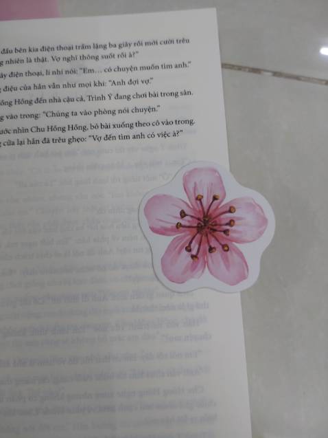 Nội dung hay khỏi phải bàn, cách đây 2 năm tui đã đọc bộ này trên app, nội dung ấn tượng tới giờ, thấy phát hành sách là hốt liền bản đặc biệt. Một cuốn sách nên có trên kệ sách của những người đam mê ngôn tình nhé.