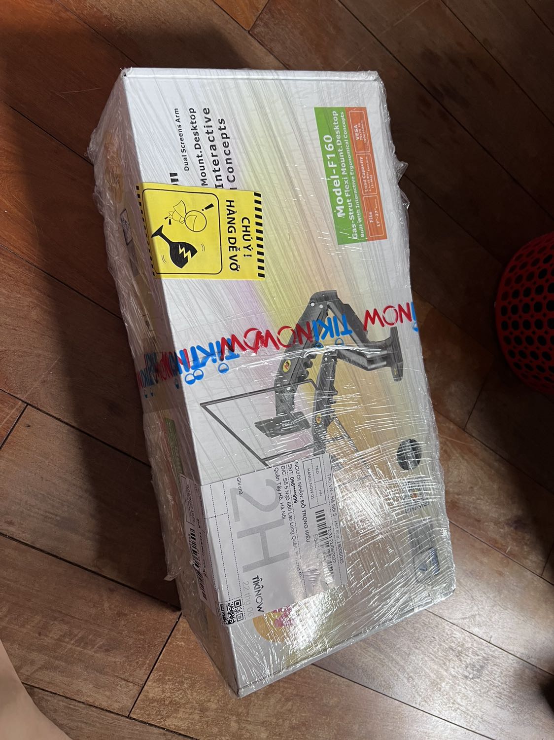 Tiki đóng gói cẩn thận, giá treo chắc chắn và dễ lắp