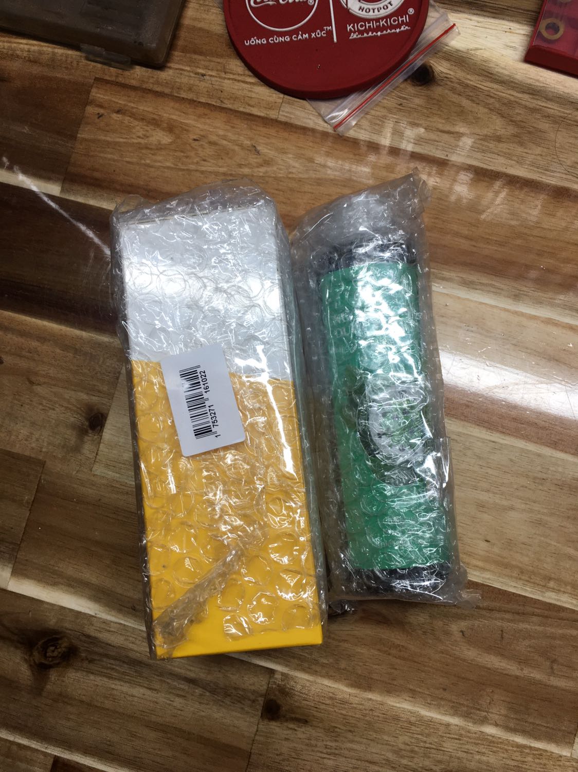 Sản phẩm đóng gói rất kỹ. Giao hàng nhanh. Trên thân sản phẩm có đầy đủ thành phần, HSD và cách dùng rõ ràng.
Thích nhất chai nước rửa vệ sinh phụ nữ. Cực đỉnh, dùng xong lạnh lạnh mát mát, thoáng mát cả ngày, không hôi hay ngứa gì hết luôn. Đặc biệt mấy bạn có gia đình là nên xài nhé! Thật sự hơn cả mong đợi.
Cám ơn shop nhiều lắm lun