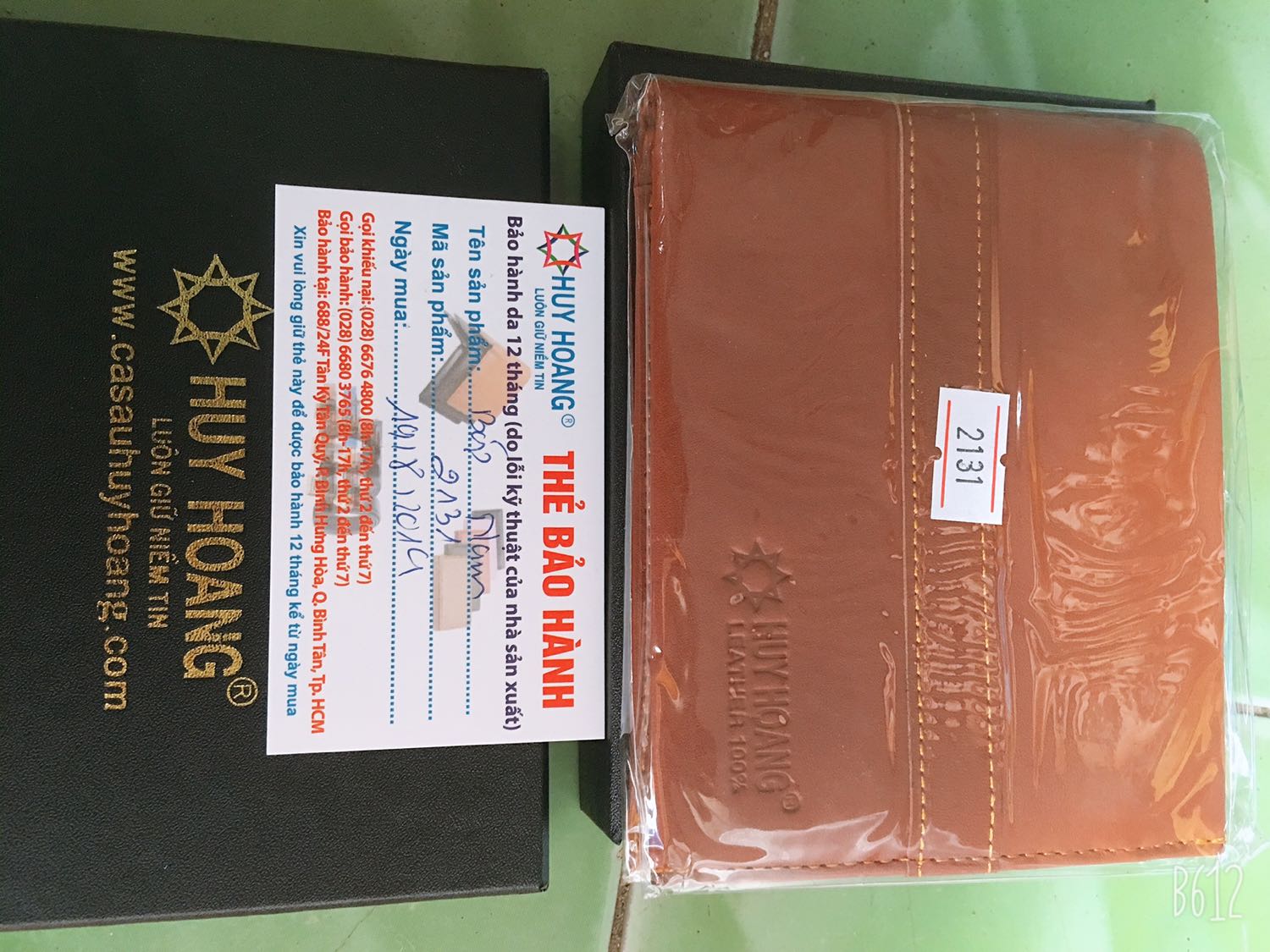 Ví đẹp . Da rất tốt . Có thẻ bảo hàng . Thời gian giao hàng lại nhanh . Đóng hộp chắt chắn rất đánh túi tiền và đáng tin cậy