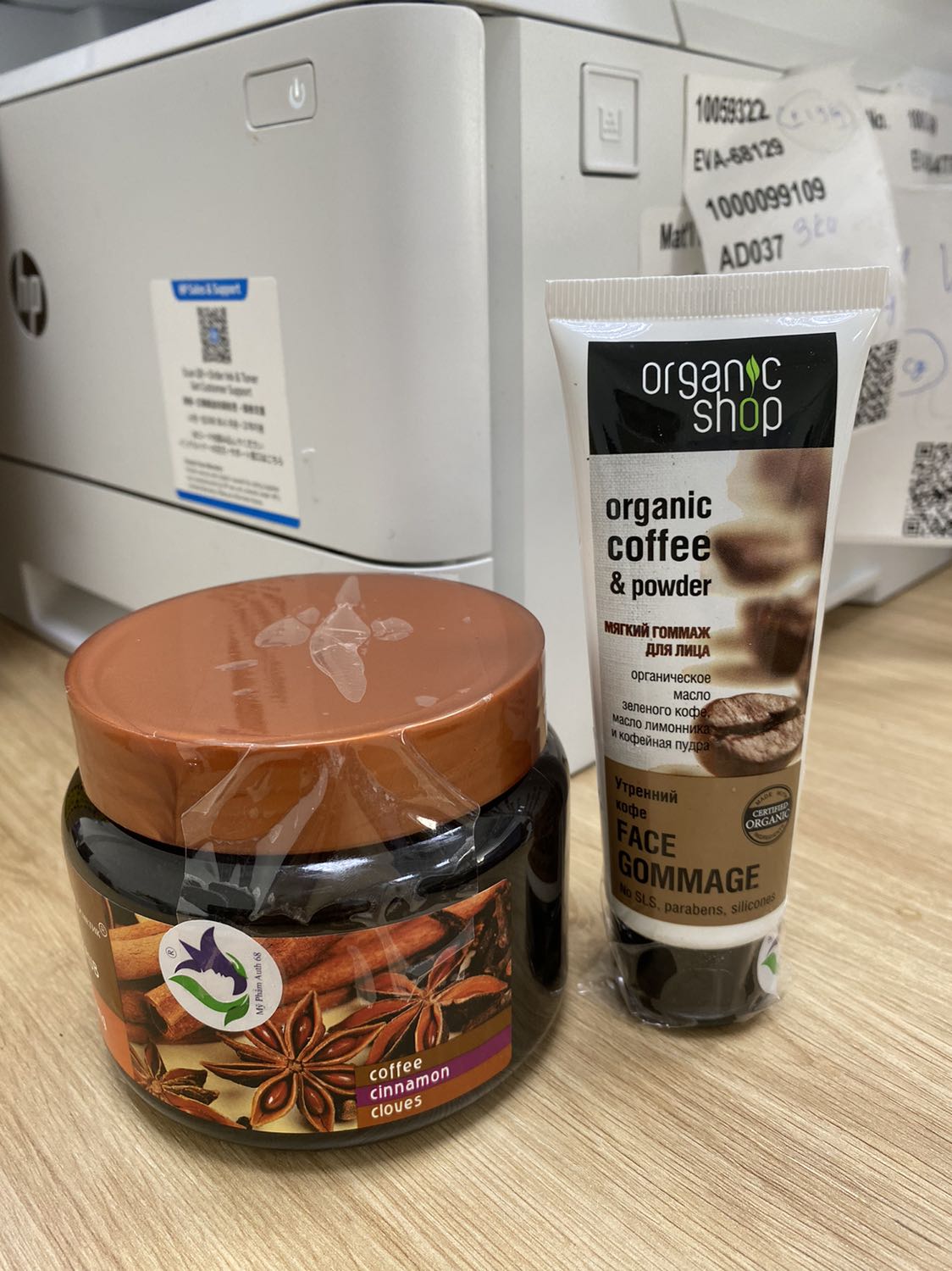 Đóng gói kỹ, quấn băng keo nữa nhưng tiki giao hàng lâu quá lâu, đoeij mòn mỏi, để coi dùng toits thì mình comment chất lượng hi