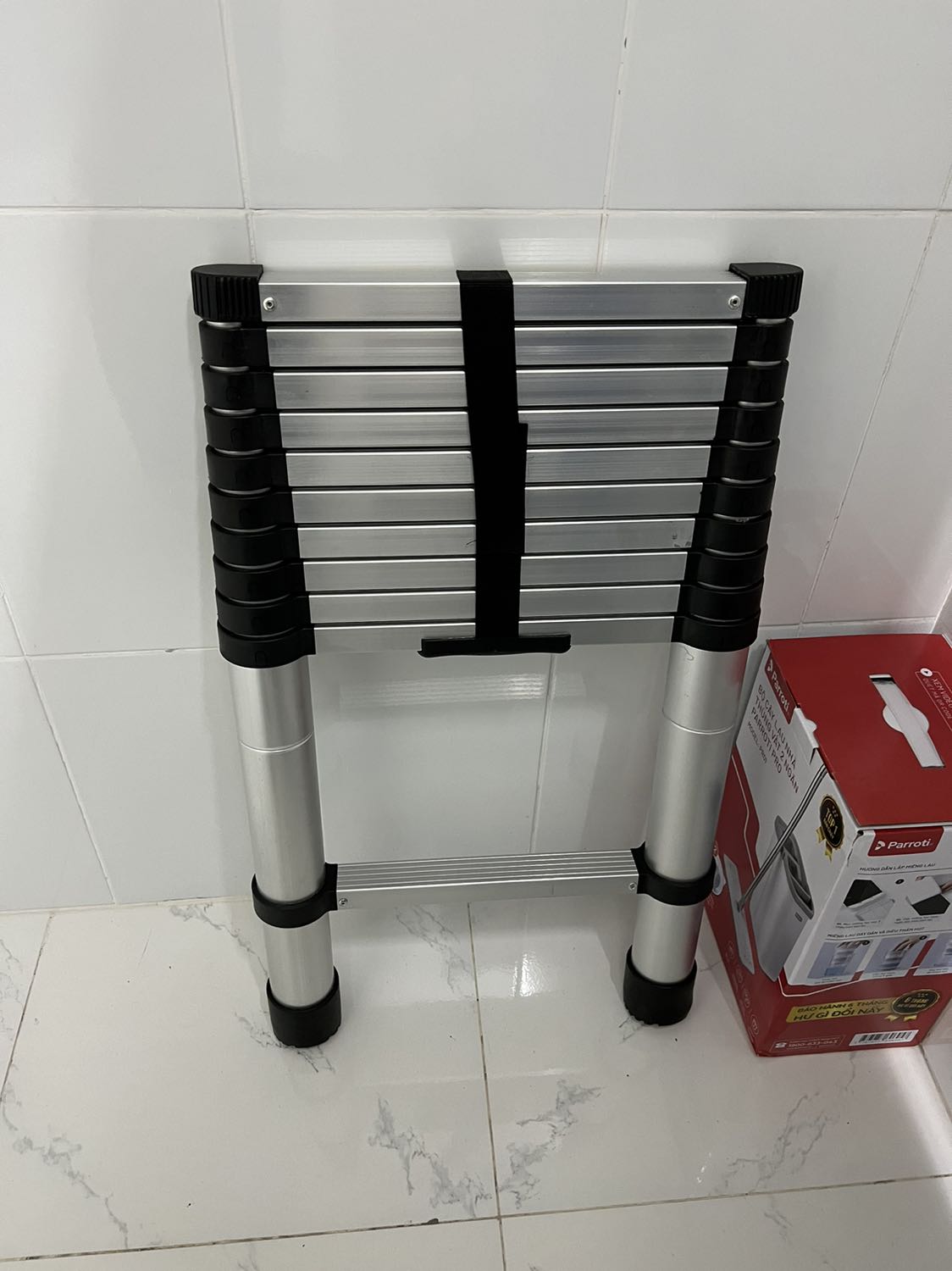 có hỗ trợ tikinow nên giao khá nhanh, thang khá nhẹ, dễ mang đi, nhưng vẫn đủ chắc chắn, xếp lại, mở ra cũng nhẹ nhàng