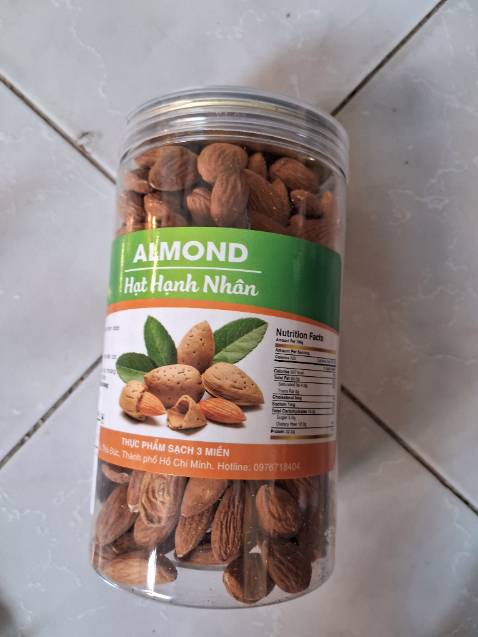 Hạnh nhân bị rắc dầu không ăn được, hạn sử dụng bị dán kín, thất vọng