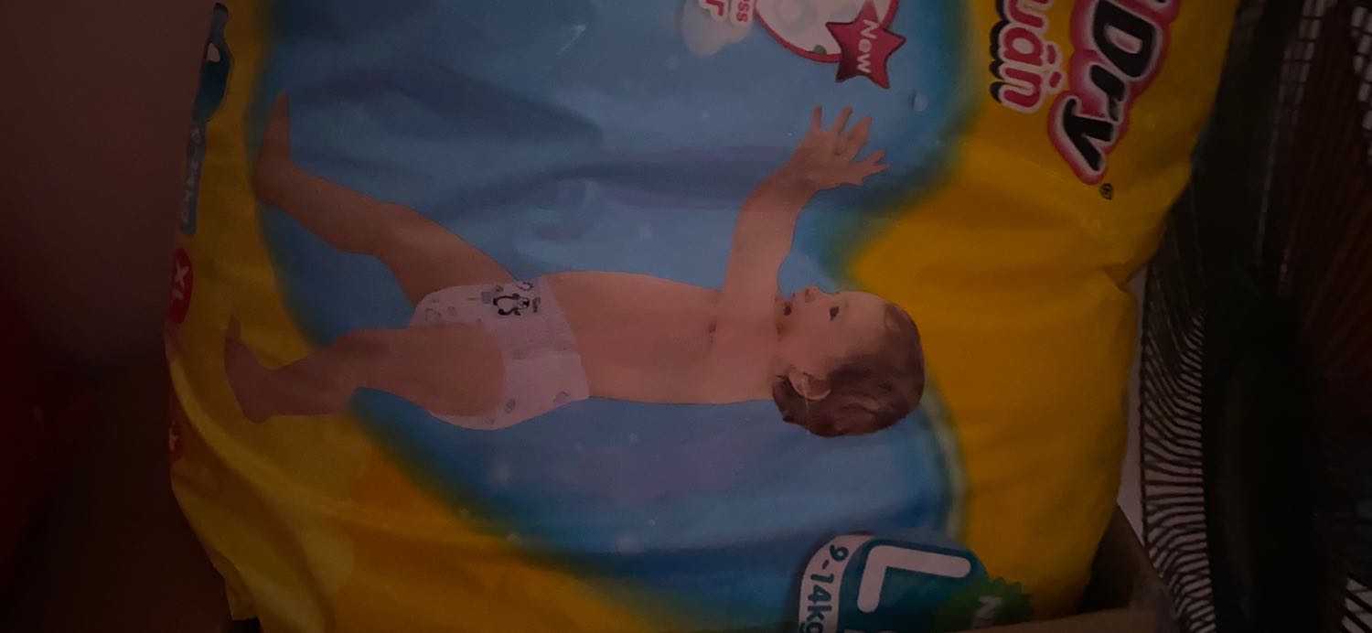 Mua nhầm bỉm quần vs bỉm dán. Bé lớn rồi nên dùng hơi bất tiện. Tuy nhiên vẫn ok
Giao hàng nhanh, đóng gói hơi sơ Sài  chút. Vẫn ủng hộ Tiki cho bỉm tới