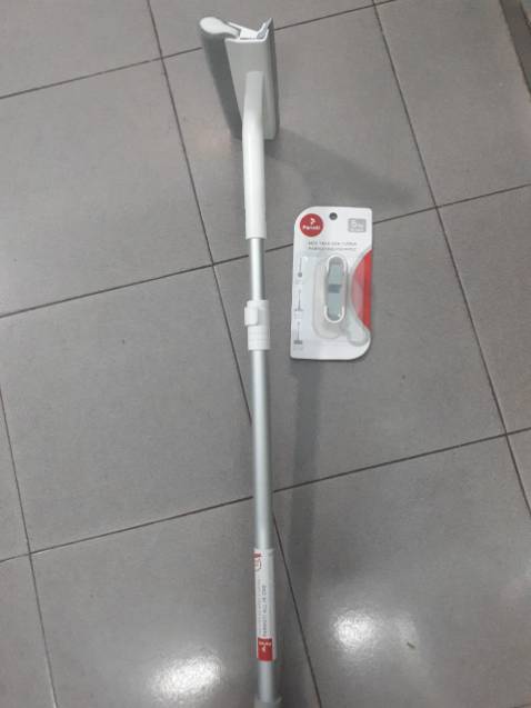 Mình vừa nhận hàng. Cảm nhận ban đầu là mẫu mã đẹp, tay cầm cứng cáp chắc chắn, mút xốp nhỏ gọn, lưỡi lau khít nên dễ gạt chất bẩn. Sẽ ủng hộ thêm sản phẩm của PARRTI. Mua dịp sale nên giá rất hời lại được tăng thêm móc dán tường chính hãng. Tiki giao hàng nhanh, đóng gói cẩn thận.