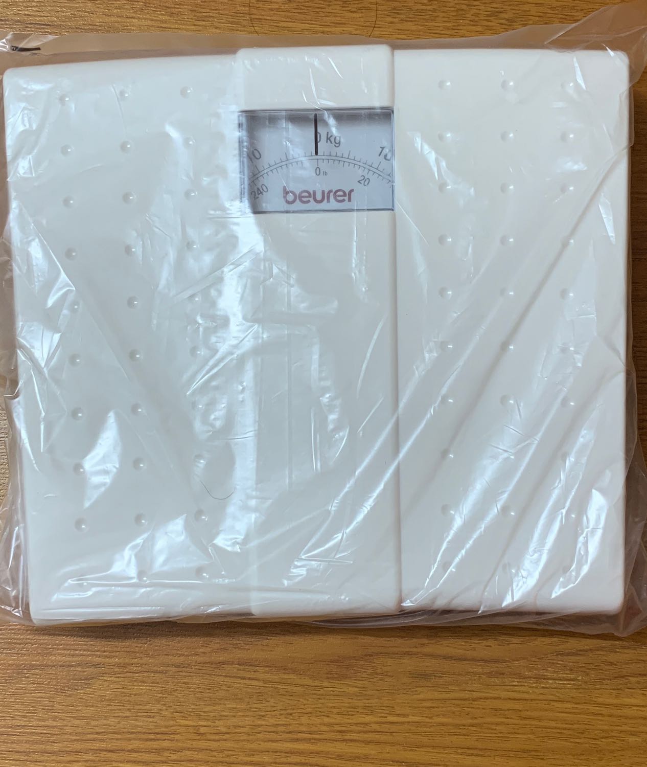 Cân đẹp, gọn, nhẹ, chuẩn, chính hãng, bảo hành 24 tháng nhưng chỉ còn khoảng 1 năm vì ngày phát hành xa. Đóng gói cẩn thận, shop bán hàng chu đáo. Giao hàng hơi lâu.