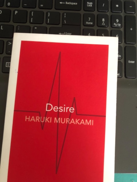 sách nhỏ gọn, hơi bẩn và bụi