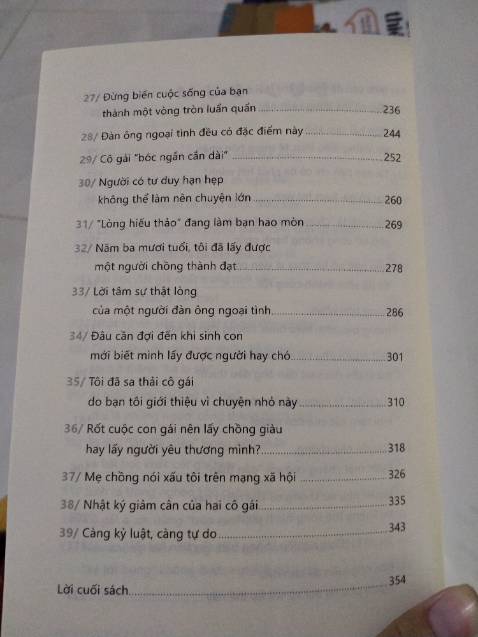 Tiki giao hàng nhanh quá tr quá đất lun mới đặt hôm qua nay có lun rùi. Đóng gói khá ổn sách ko có bookcare nhưng siêu đẹp và ko trầy xước. Đây mới là cuốn thứ 2 của Vãn Tình mà mình đọc thui mặc dù còn nữa 😢🙂nhưng mà thực sự là cuốn nào cũng hay lắm lun í ạ thích văn phong của Vãn Tình quá huhu :3