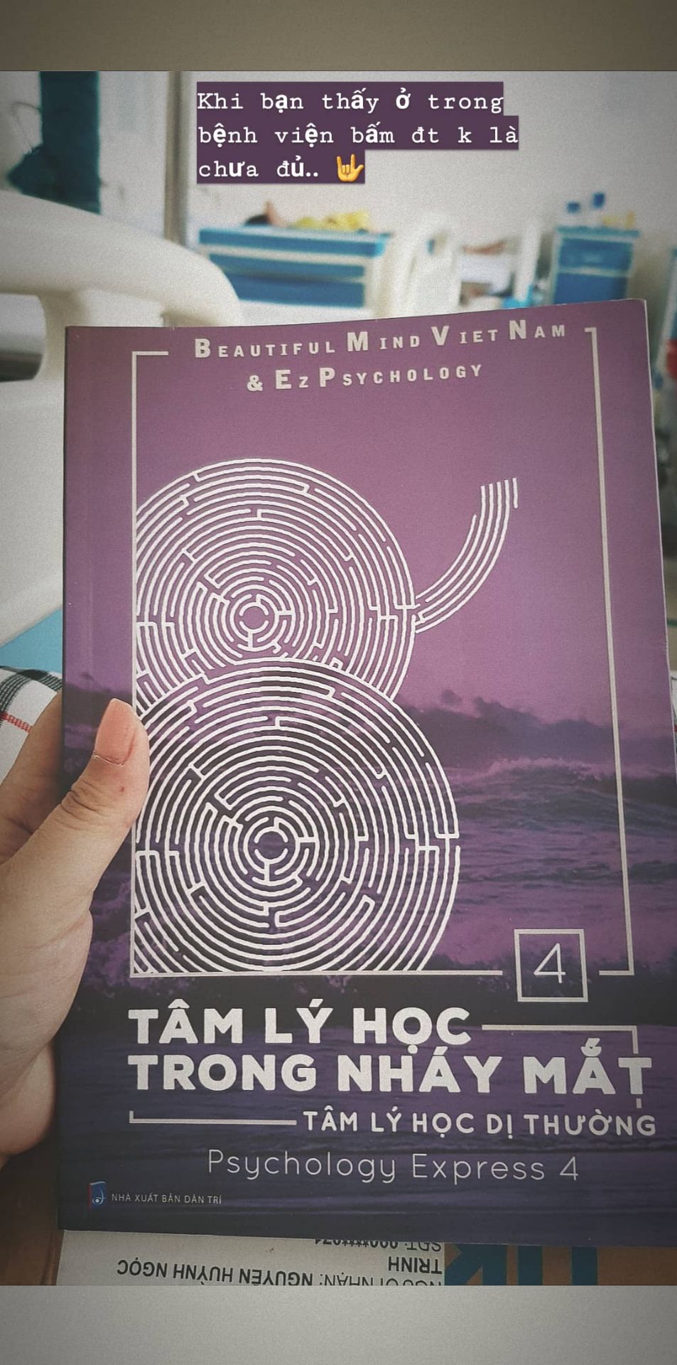 Sách rất ổn. Tuy nhiên, có lẽ trong quá trình đóng gói nên có vết gãy ở phần đầu sách. ?