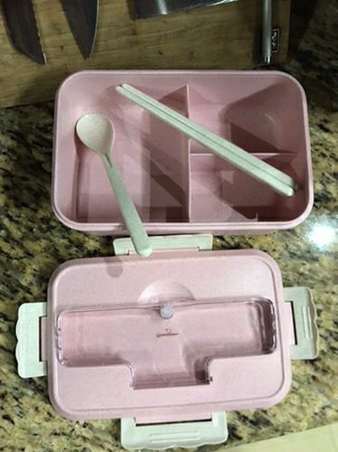 hộp cơm đẹp lắm luôn. k hôi nhựa, màu xinh, xuất sắc mn nhé