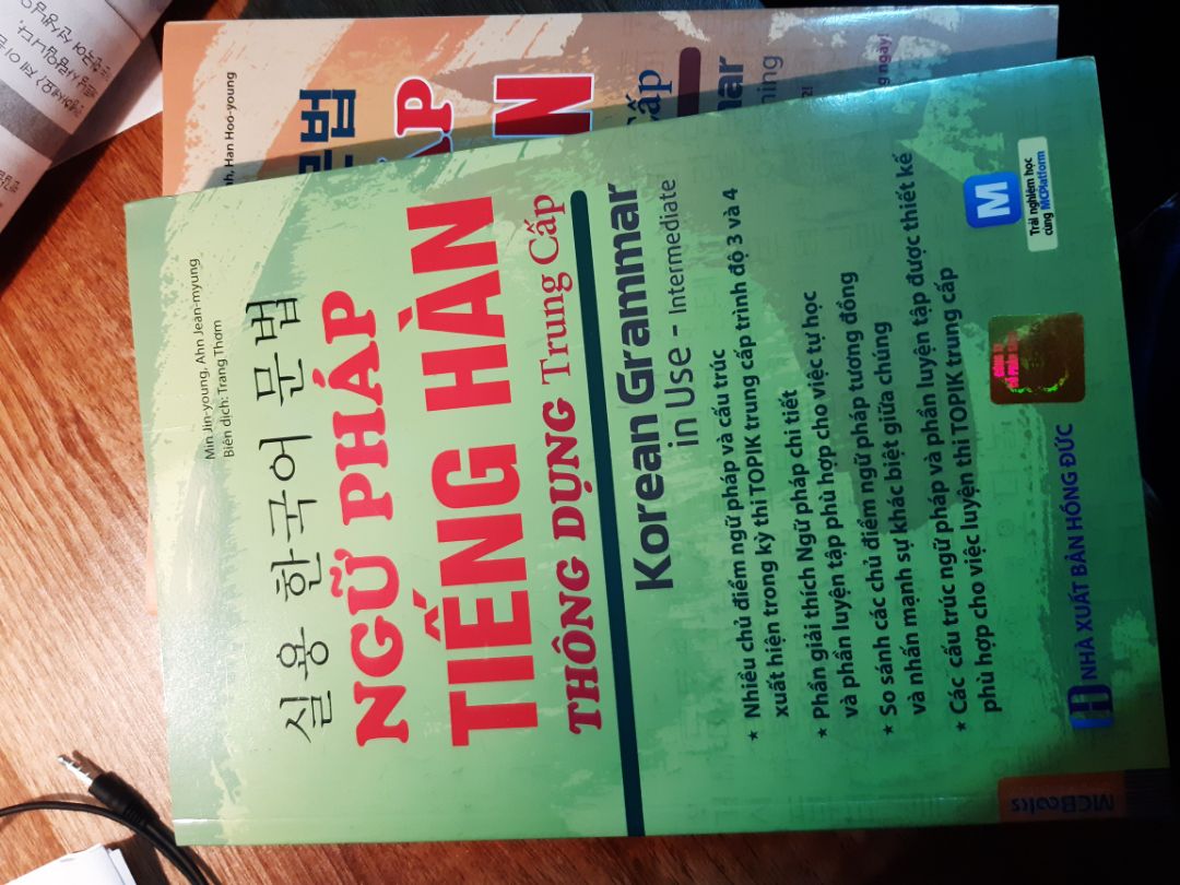 Tiki giao hàng rất nhanh và đóng gói đẹp, sách về tay mới tinh cực đẹp luôn ? nội dung thì khỏi bàn về sách của mcbooks rồi, quá tuyệt vời ? Highly recommend bộ sách này cho các bạn học tiếng Hàn nha