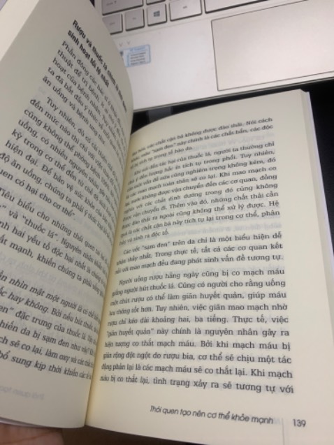 Ban đầu bên Tiki Trading giao thiếu cho mình cuốn này. Mình đã nhờ bên CSKH hỗ trợ giao bù và nhận được sách sau tầm 3 ngày. Tuy nhiên bên Tiki vẫn thiếu bookcare của mình ạ. Mong Tiki có thể cải thiện vấn đề này nhé