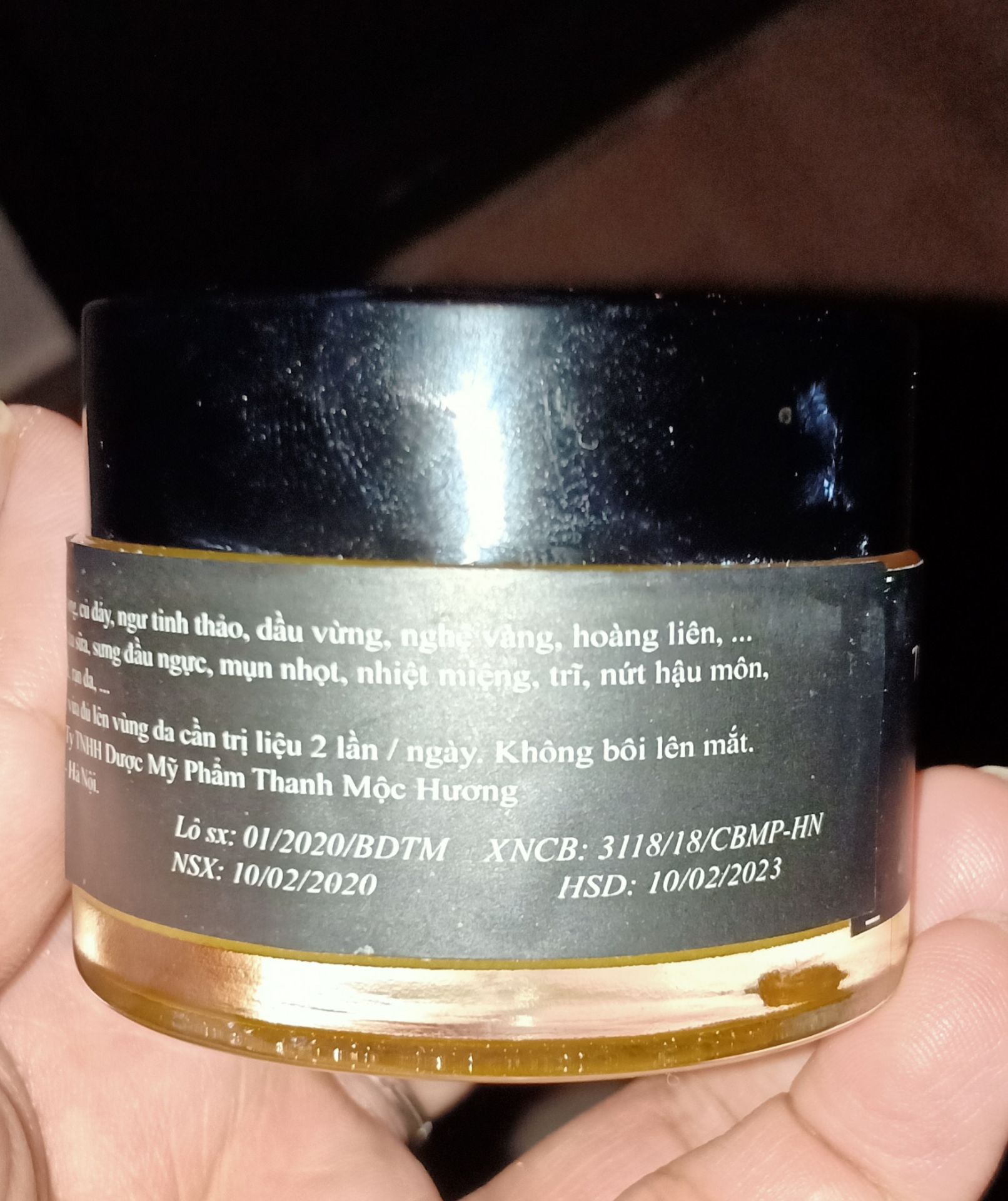 Tạm hài lòng, sản phẩm có bề mặt hơi lợn cợn, hạn sử dụng xa. Bôi trên các vết thâm, ngứa thấy dịu nhanh.