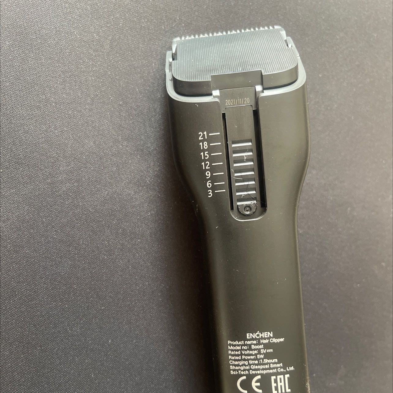 Sản phẩm từ lúc mua sử dụng đến giờ mới sạc pin, pin có vẻ cũng lâu. Hàng bên ngoài như hình đăng. Nên mua để dùng.