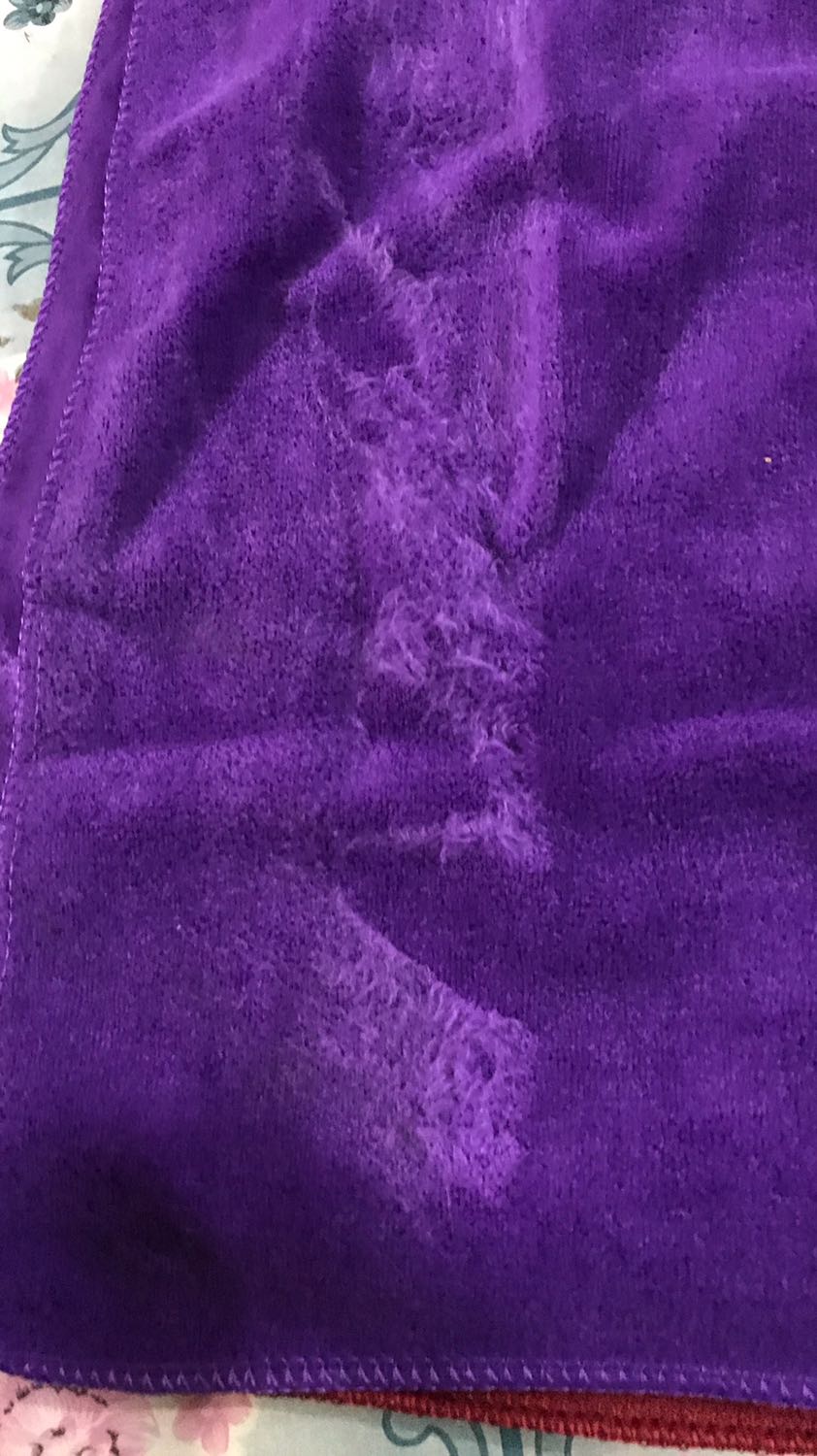 Sp kém chất lượng, k giống trong hình quảng cáo, khăn lại bị sước không đẹp,mong shop kiểm tra lại,!