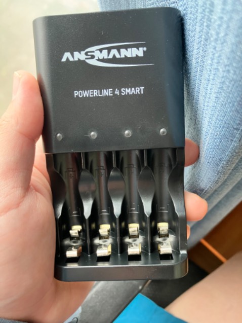 Hàng Đức chất lượng, build quality tốt, sạc nhanh đúng chuẩn, có đèn báo cho từng pin, đã sạc nhiều lần, không hề nóng highly recommended