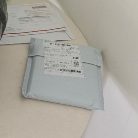 Sách bị rạch trang bìa trong khi bao đóng gói bằng túi chứ không phải hộp giấy và vỏ bao không bị rạch