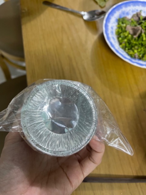 Ng ta mua khay bạc lót nồi khi giao thì cái chén bac nhỏ có bé tý làm ăn ko uy tin , ko co sao nào