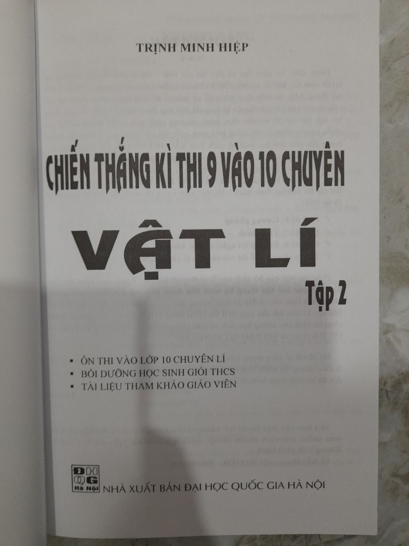 Sách đẹp không bị móp giá thành rẻ! Shop giao nhanh lắmm hơi tiếc shop không bao sách lại nhưng may sách không bị sao.