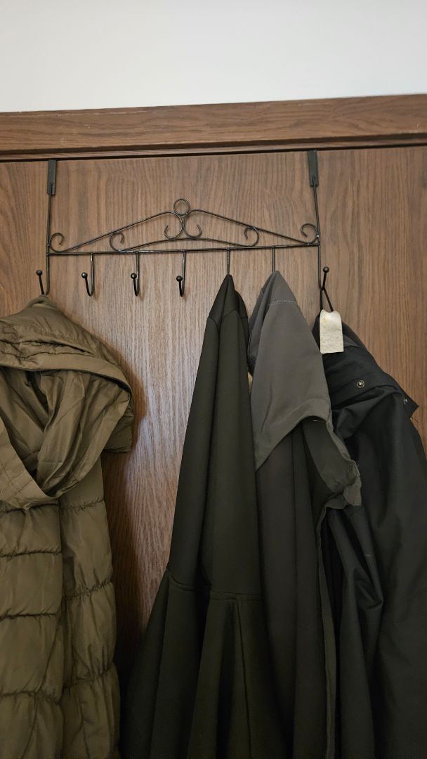 Tôi sẽ mua thêm một cái nữa ngay lập tức. Tôi không chắc nó có vừa với cửa không nhưng nó vừa khít hoàn hảo. Rất hài lòng.