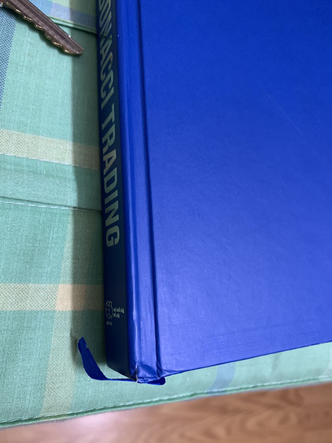 Tiki không kiểm tra lại chất lượng sách trước khi giao cho khách hàng. Mình cảm thấy hơi thất vọng vì lâu rồi mới lại đặt sách trên tiki. Nhưng với kiểu này thì chắc sẽ chuyển sang đặt bên *** vì bên đấy gói hàng và kiểm tra hàng kĩ hơn nhiều.