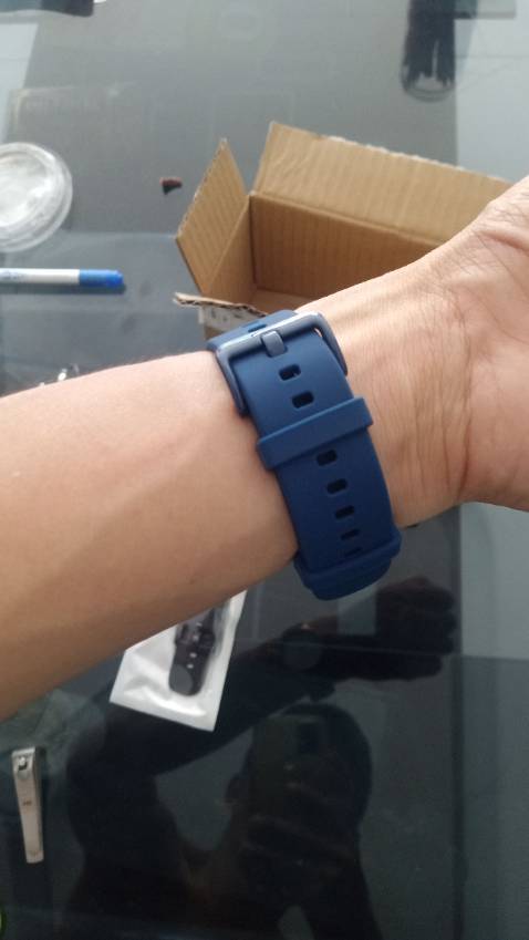 Chất liệu mềm dể đeo, màu sắc đẹp